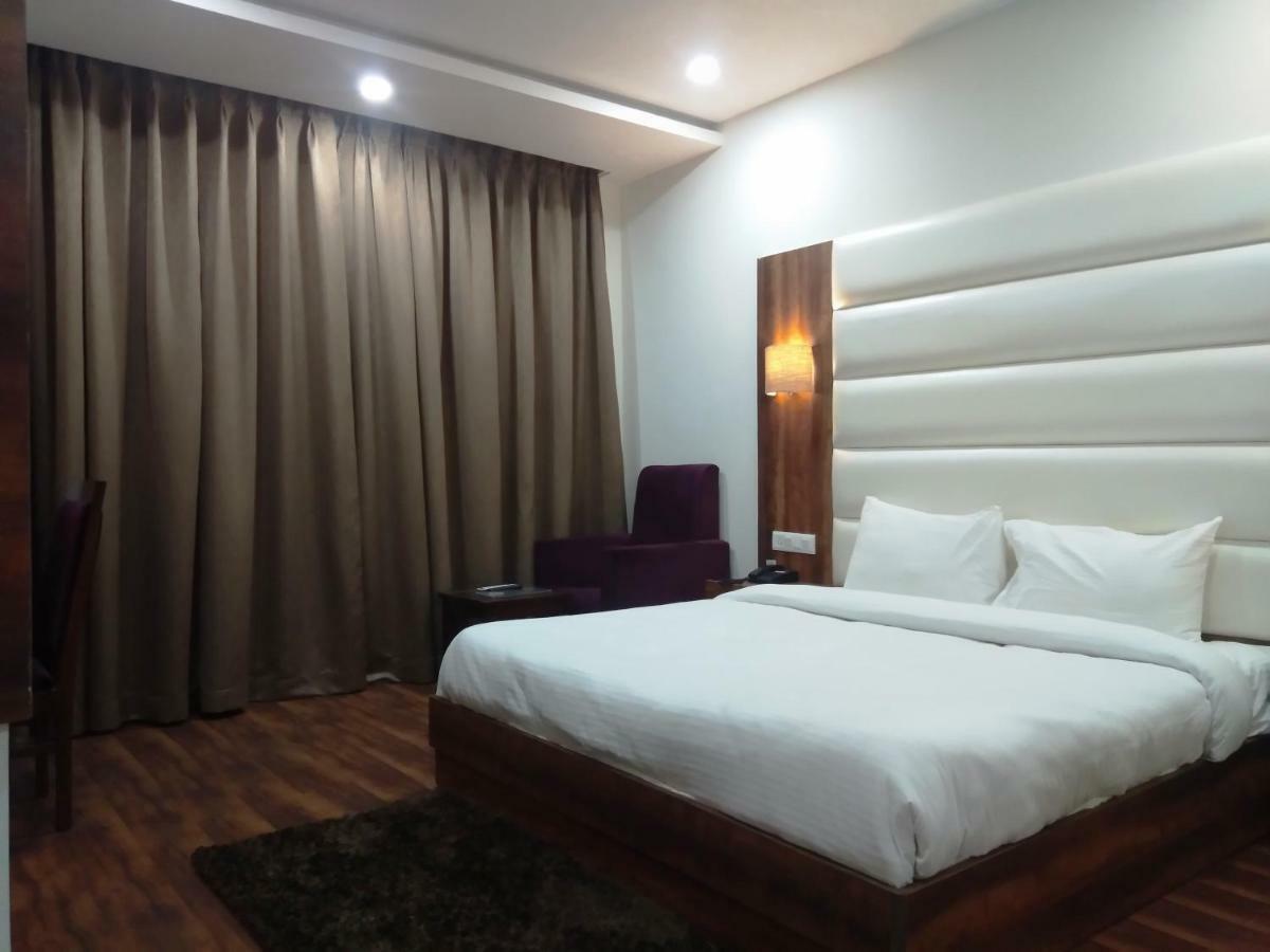 Hotel Ak Continental - Mcleodganj Dharamsala Zewnętrze zdjęcie